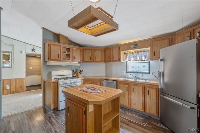 5975 East Pine Grove Road, Cicero, NY 13039