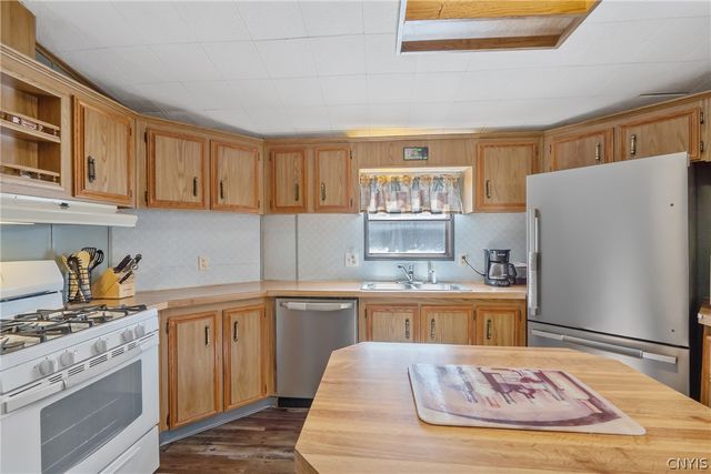 5975 East Pine Grove Road, Cicero, NY 13039