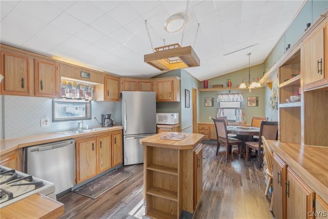 5975 East Pine Grove Road, Cicero, NY 13039