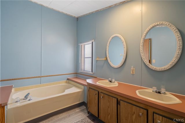 5975 East Pine Grove Road, Cicero, NY 13039