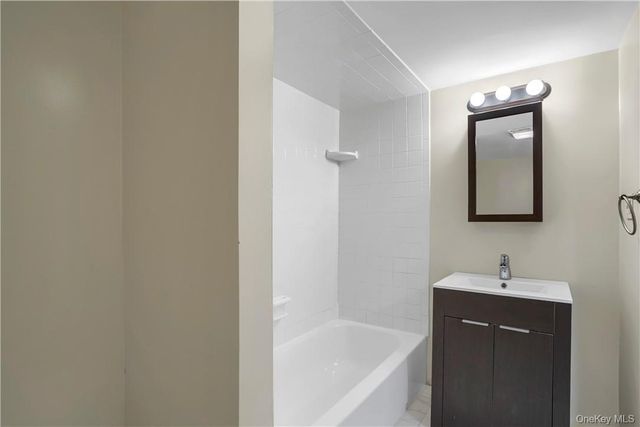 28 Spring st Street, Tuxedo Park, NY 10975