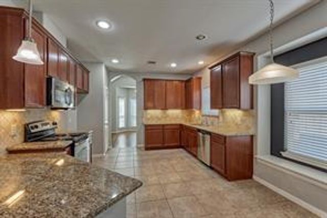 10022 Elkwood Glen Lane, Tomball, TX 77375