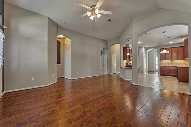 10022 Elkwood Glen Lane, Tomball, TX 77375