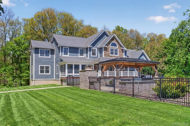 2 White Horse Road, Middletown, NY 10940