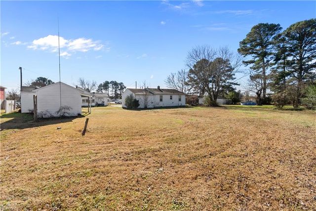 2008 Holland RD, Suffolk, VA 23434