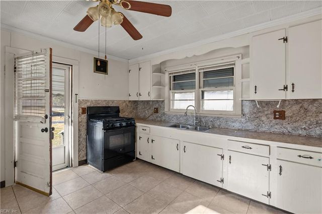 2008 Holland RD, Suffolk, VA 23434