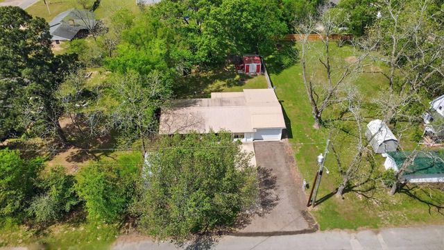 100 Martin St, Naples, TX 75568