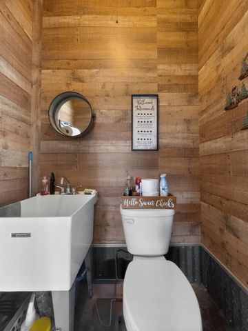 100 Martin St, Naples, TX 75568