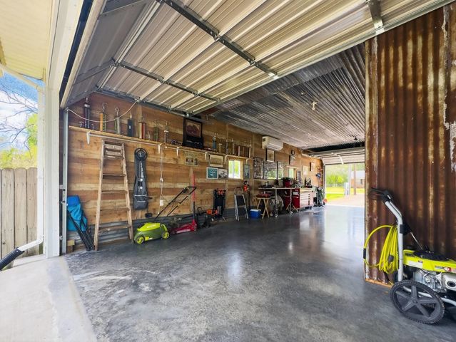 100 Martin St, Naples, TX 75568