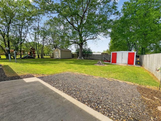 100 Martin St, Naples, TX 75568