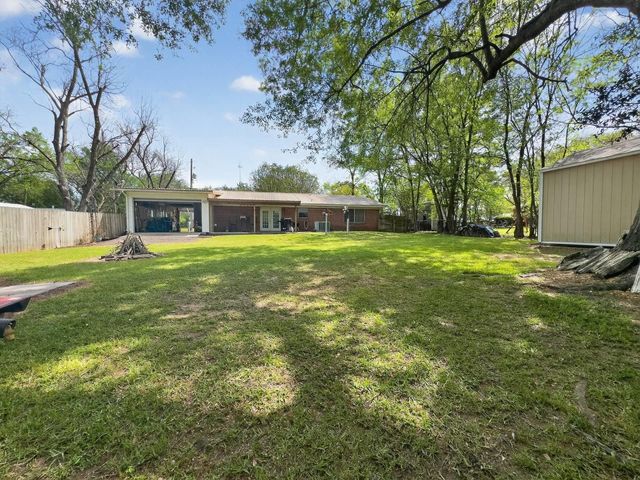 100 Martin St, Naples, TX 75568