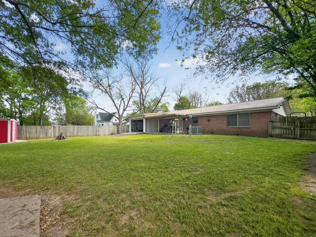 100 Martin St, Naples, TX 75568