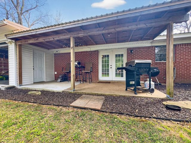 100 Martin St, Naples, TX 75568