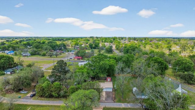 100 Martin St, Naples, TX 75568