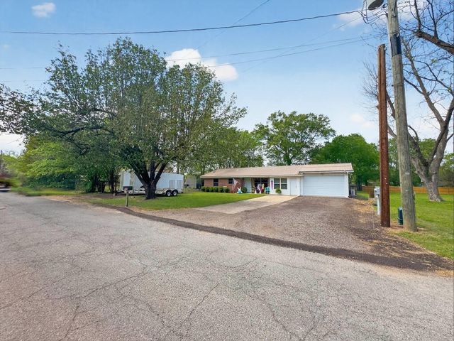 100 Martin St, Naples, TX 75568