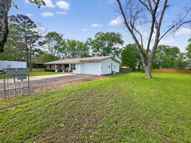 100 Martin St, Naples, TX 75568