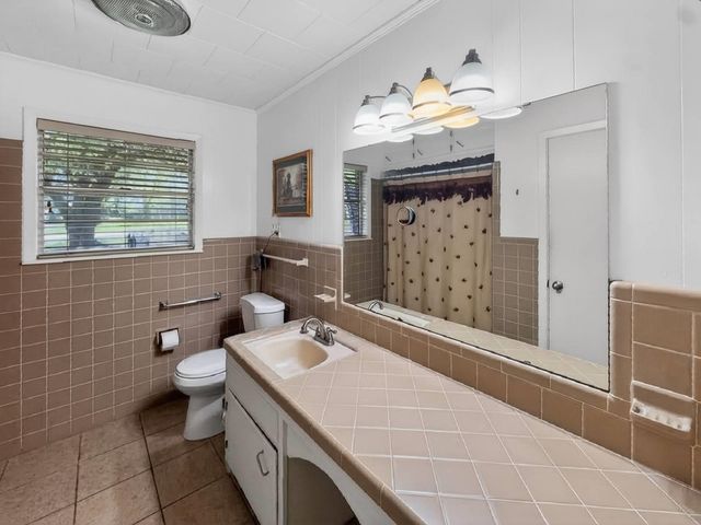 100 Martin St, Naples, TX 75568