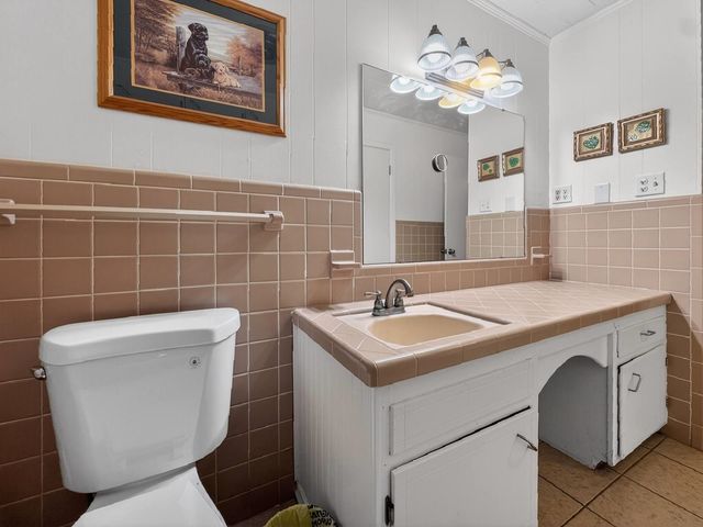 100 Martin St, Naples, TX 75568