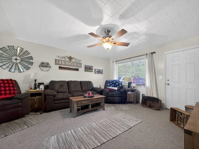 100 Martin St, Naples, TX 75568