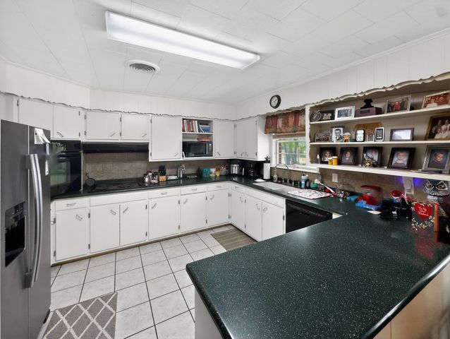 100 Martin St, Naples, TX 75568