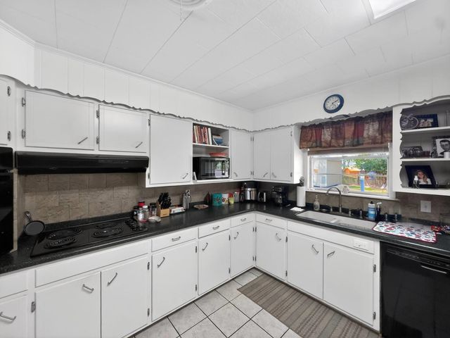 100 Martin St, Naples, TX 75568