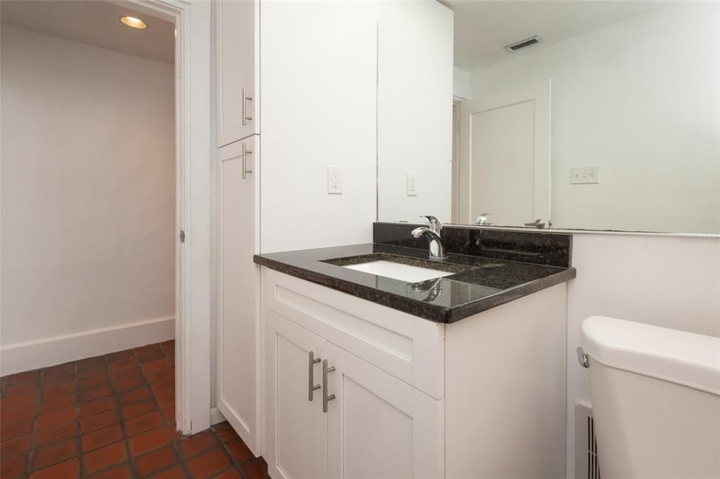 Image 8 of property listing at 3012 W SITIOS STREET, Tampa, FL 33629