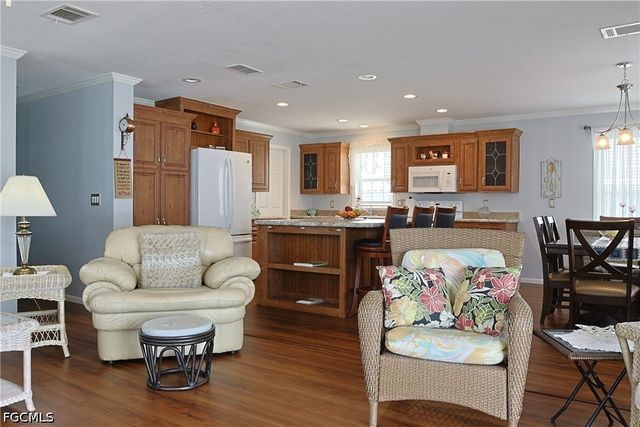 9 Dill ST, Alva, FL 33920