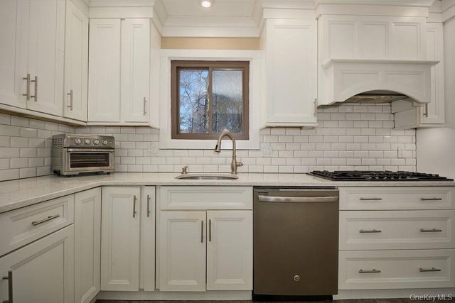 42 Rockwood Drive, Newburgh, NY 12550