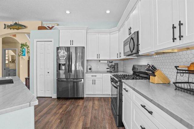 460 DENISE STREET, Tarpon Springs, FL 34689