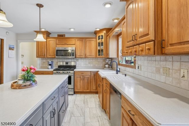 31 Branko Road, Berkeley Heights Twp., NJ 07922