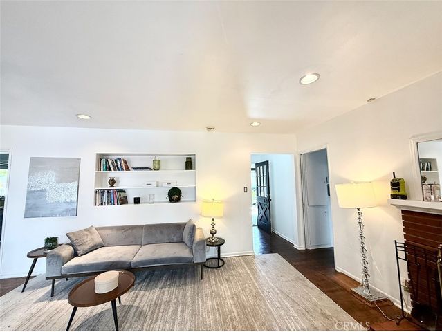 5425 Halbrent Avenue, Sherman Oaks, CA 91411