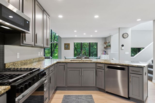 15010 Woods Edge, Minnetonka, MN 55345