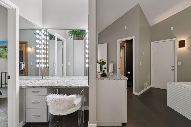 15010 Woods Edge, Minnetonka, MN 55345