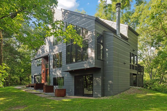 15010 Woods Edge, Minnetonka, MN 55345