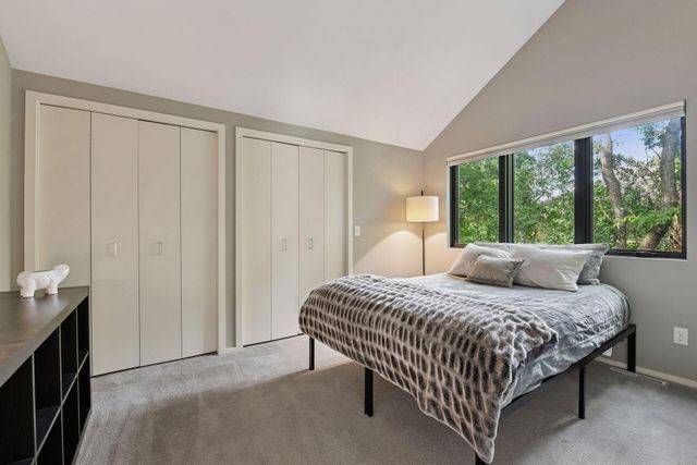15010 Woods Edge, Minnetonka, MN 55345