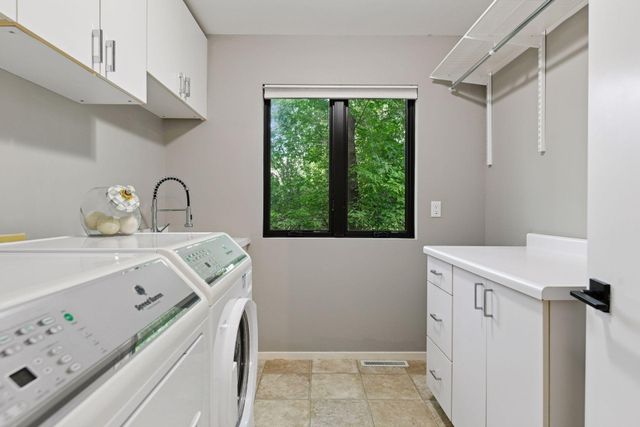 15010 Woods Edge, Minnetonka, MN 55345
