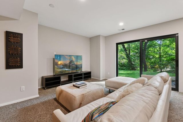 15010 Woods Edge, Minnetonka, MN 55345