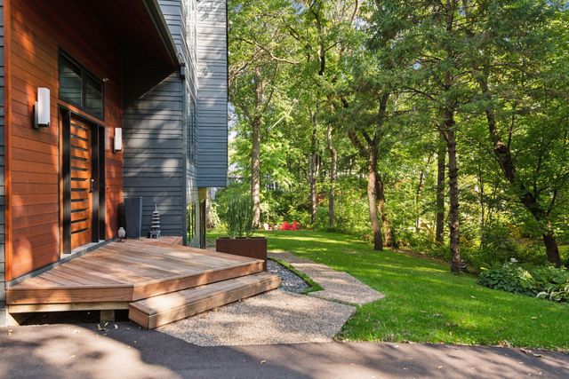 15010 Woods Edge, Minnetonka, MN 55345