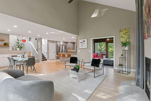 15010 Woods Edge, Minnetonka, MN 55345