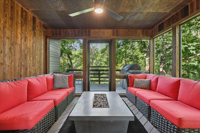 15010 Woods Edge, Minnetonka, MN 55345