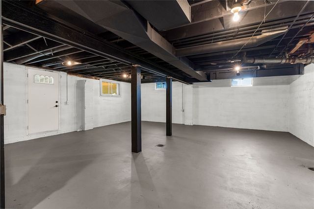 2085 Debrakeleer, Farrell, PA 16121