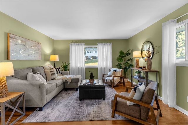 2085 Debrakeleer, Farrell, PA 16121