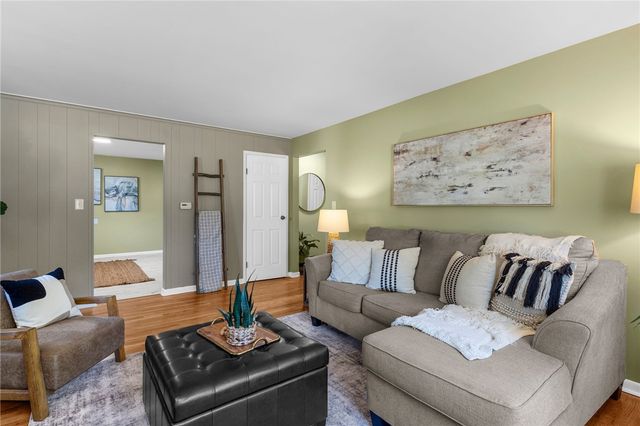 2085 Debrakeleer, Farrell, PA 16121