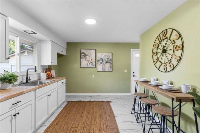 2085 Debrakeleer, Farrell, PA 16121