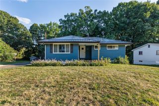 2085 Debrakeleer, Farrell, PA 16121