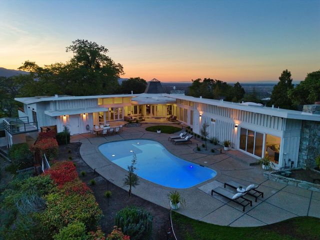 135 Hill Top Drive, Los Gatos, CA 95032