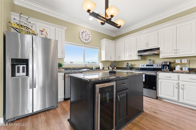 806 W Beach Boulevard, Long Beach, MS 39560