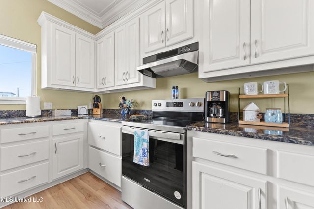 806 W Beach Boulevard, Long Beach, MS 39560