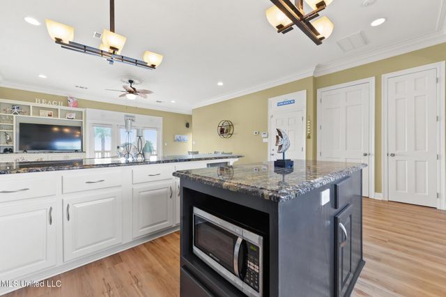 806 W Beach Boulevard, Long Beach, MS 39560