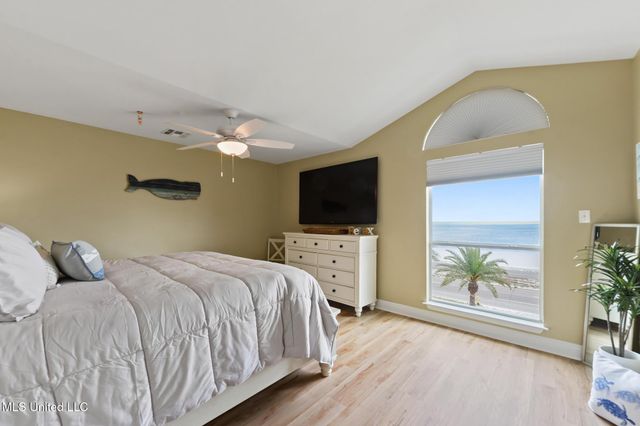 806 W Beach Boulevard, Long Beach, MS 39560